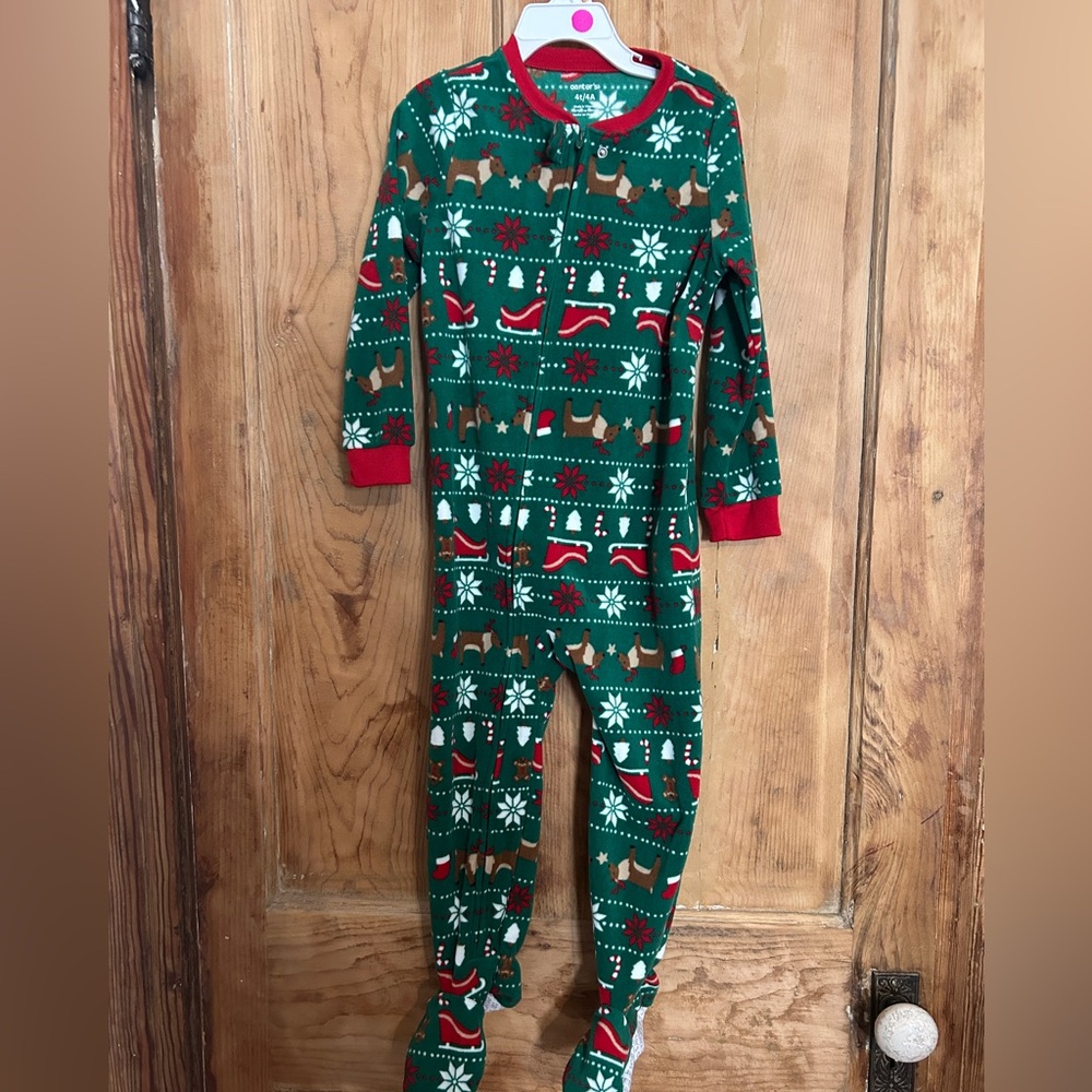 Set of 3 brand new kids toddler pajamas Carter’s free2dream 4T